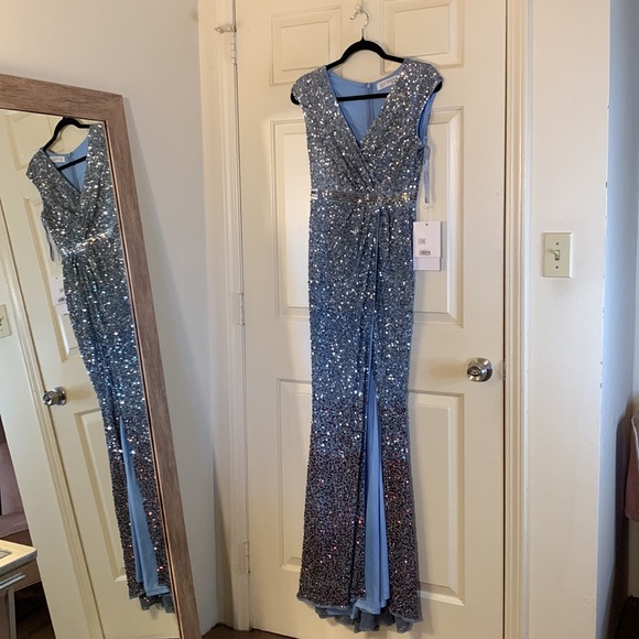 MAC DUGGAL
Cap Sleeve Sequined High Slit Gown - Picture 4 of 14